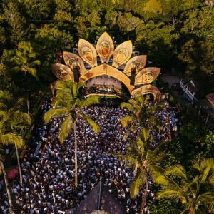 Adam Port estreia no Sundance em Arraial d’Ajuda